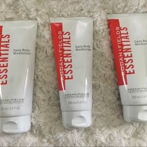 (3) Daily body moisturizer